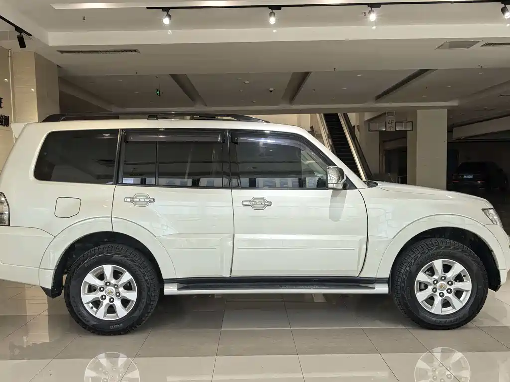 Pajero (Import) 帕杰罗进口 2015款 3.0 L 自动精英超越版 国V