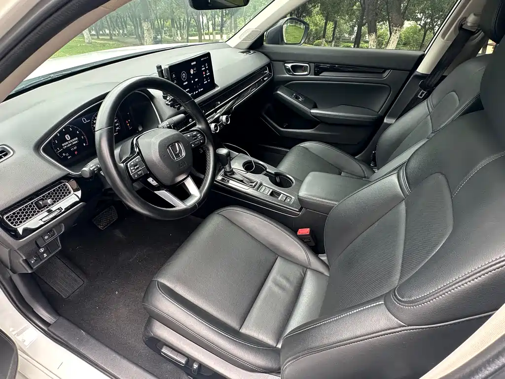 Integra 240 TURBO CVT Luxury