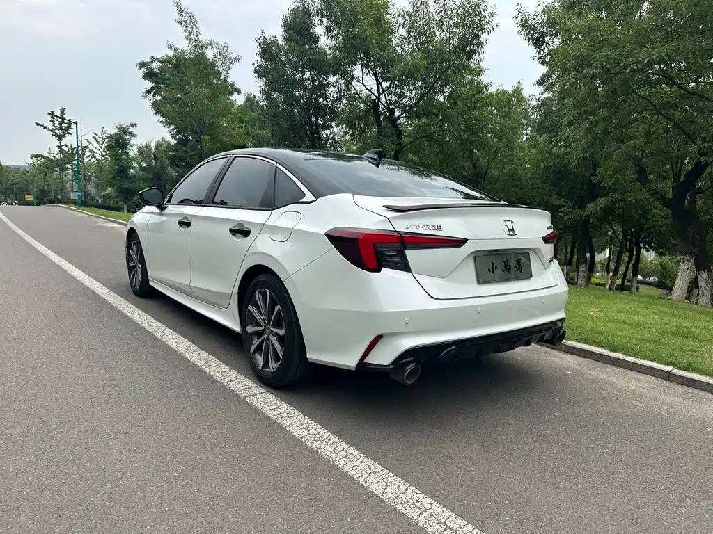 Integra 240 TURBO CVT Luxury