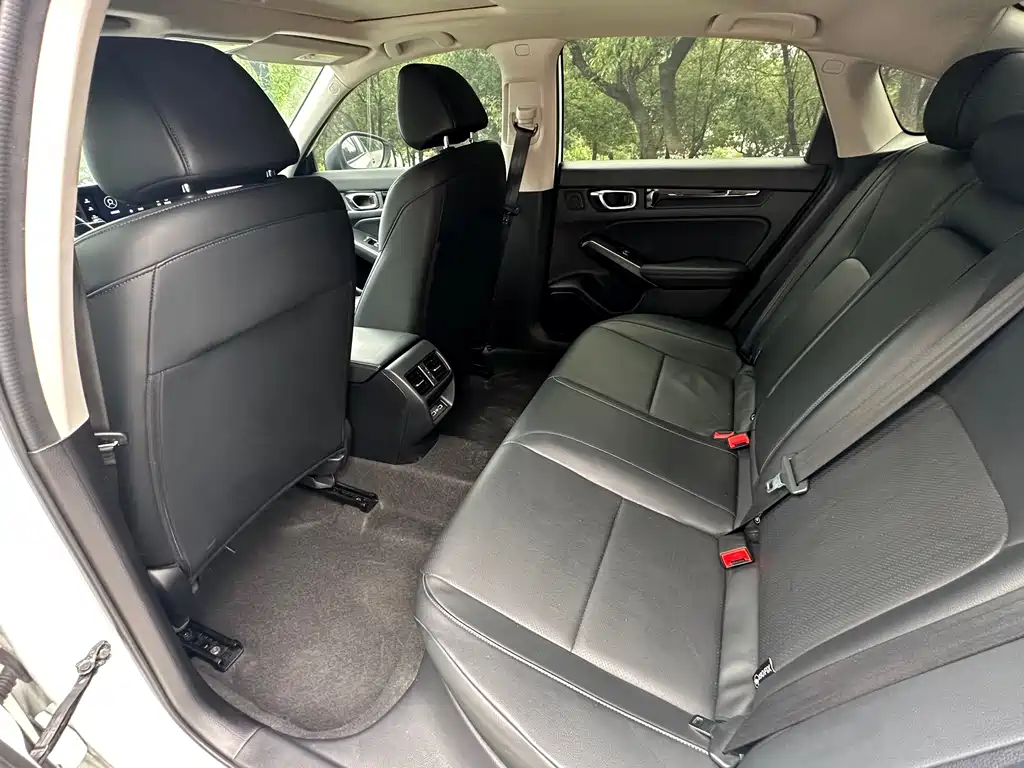 Integra 240 TURBO CVT Luxury