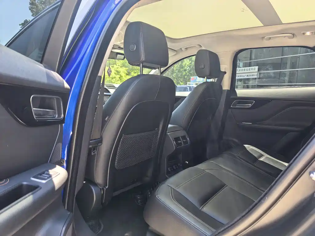 Jaguar F-PACE 2.0 T 4 WD Urban Premium