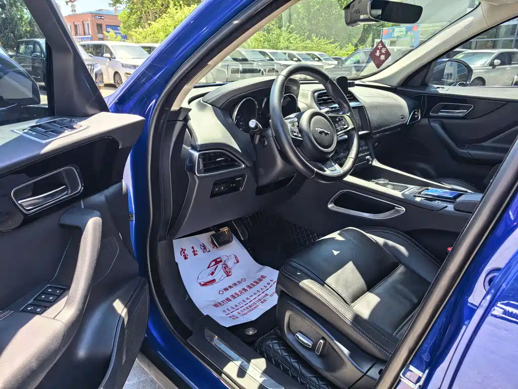 Jaguar F-PACE 2.0 T 4 WD Urban Premium
