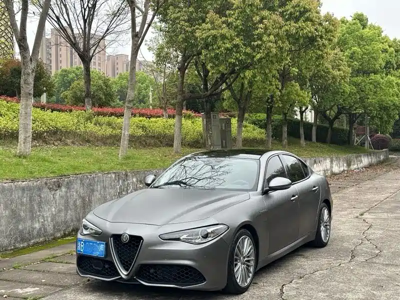 Giulia 2.0 T 280 HP Luxury Sport