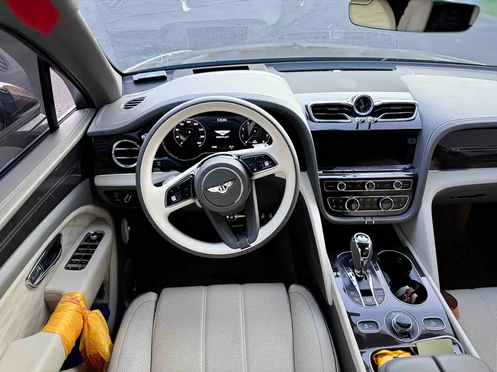Bentayga 4.0 T V8 LWB Range Elegant Degree