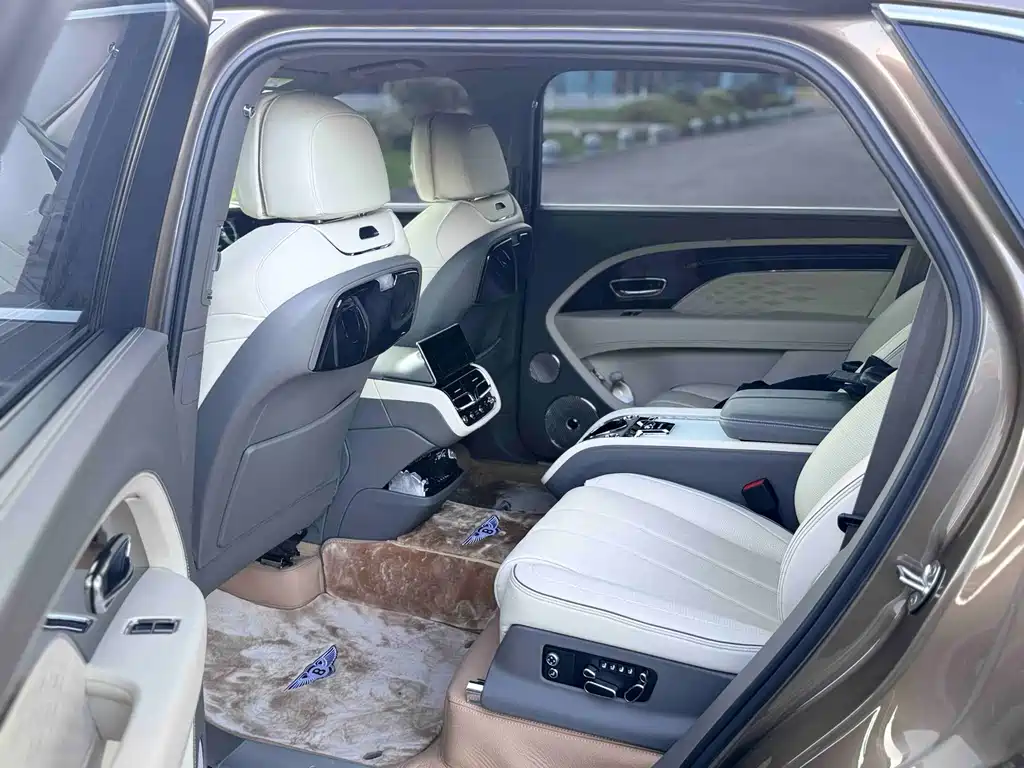 Bentayga 4.0 T V8 LWB Range Elegant Degree