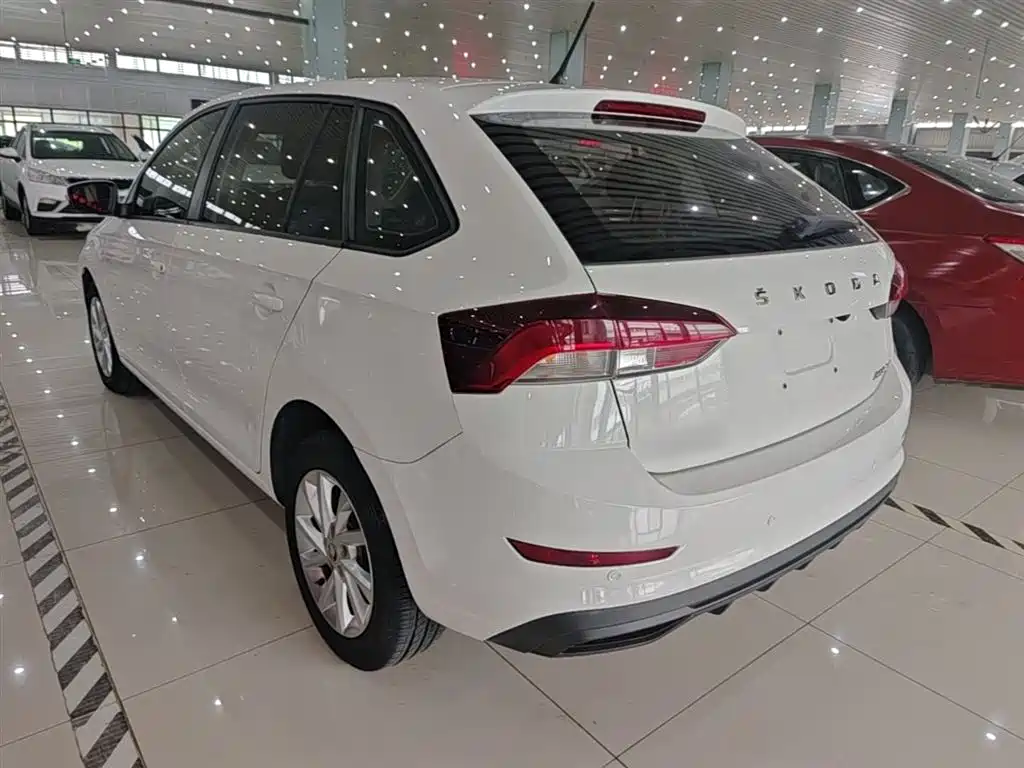 Rapid Spaceback 1.5 L Auto Standard