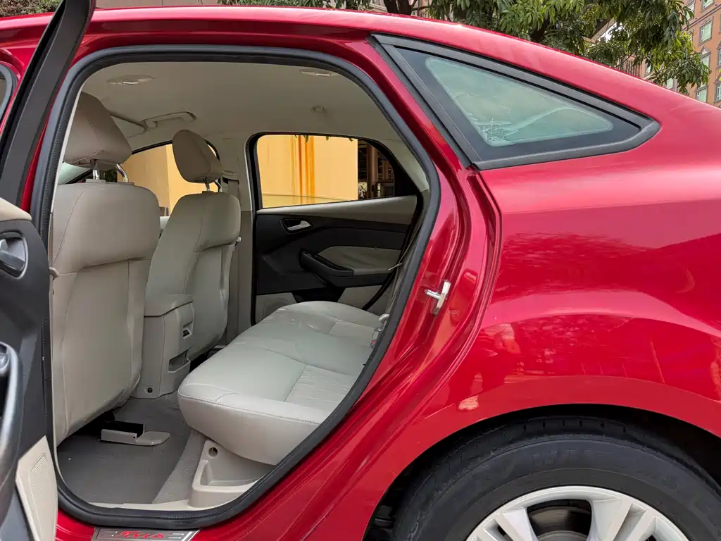 Focus Sedan 1.6 L Auto Comfort Smart Travel