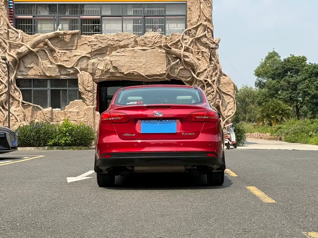 Focus Sedan 1.6 L Auto Comfort Smart Travel