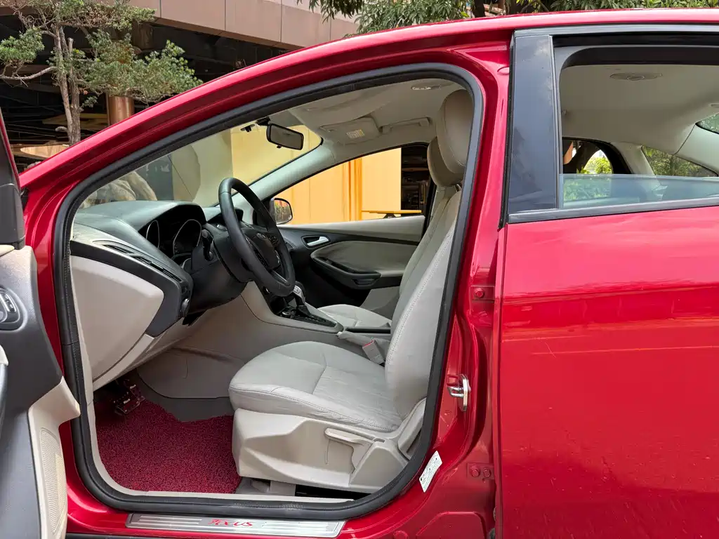 Focus Sedan 1.6 L Auto Comfort Smart Travel