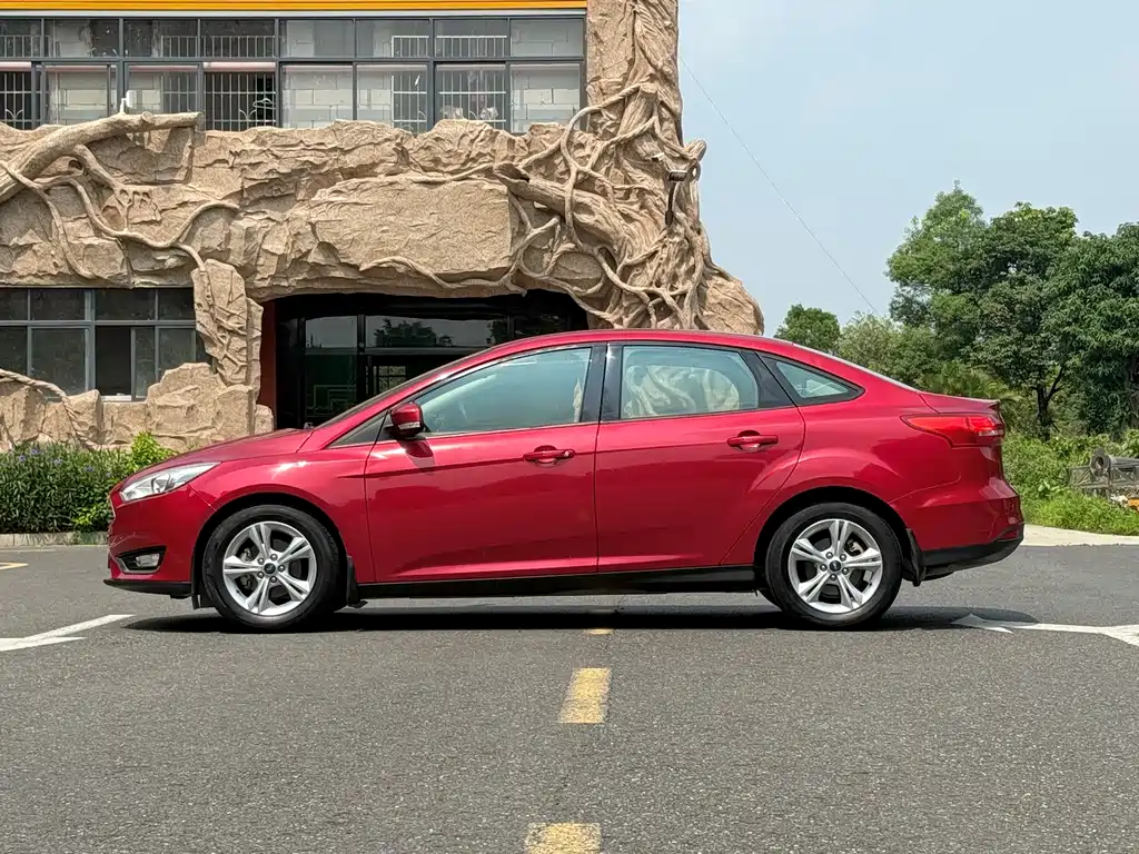 Focus Sedan 1.6 L Auto Comfort Smart Travel
