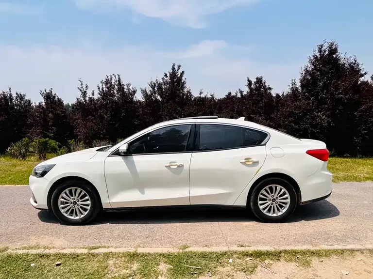 Ford Focus Sedan EcoBoost 180 Auto Sharp Trend