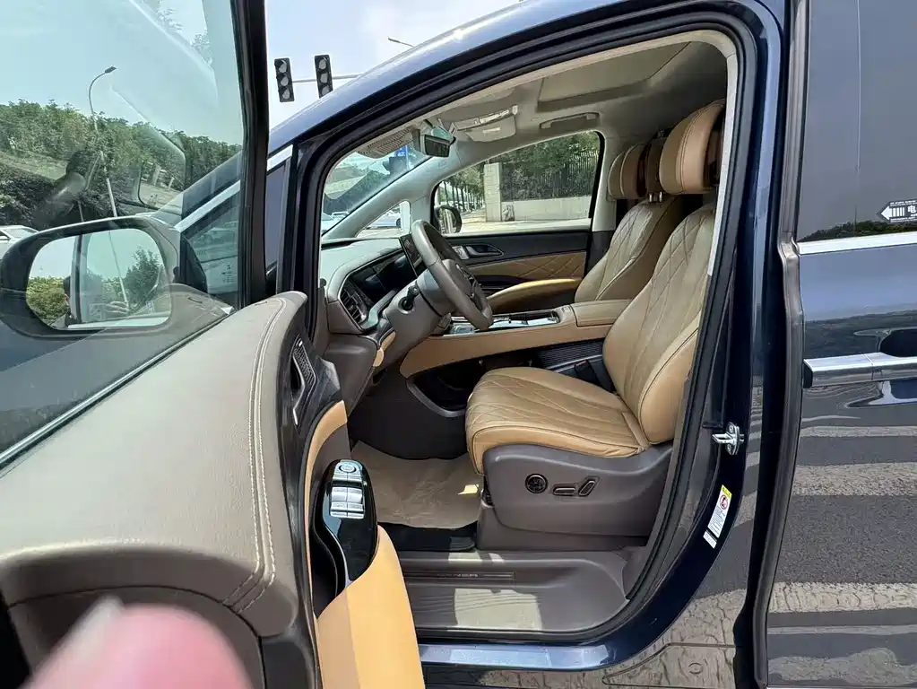 Denza D9 DM-i 970 4 WD Flagship