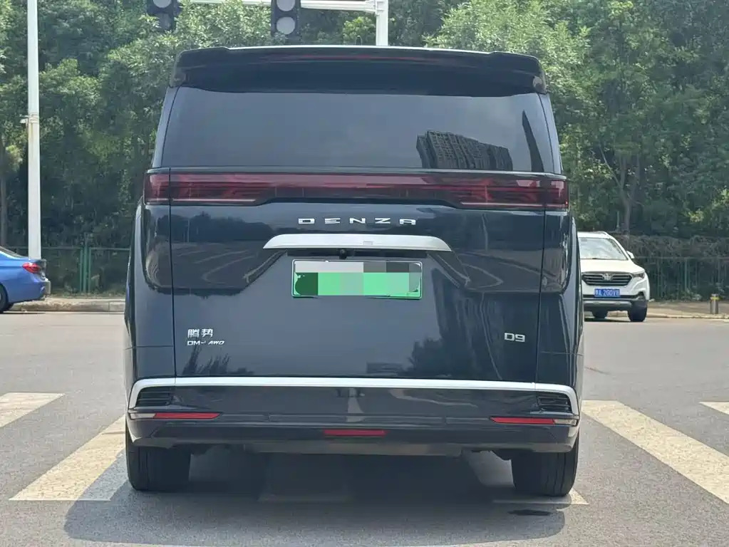 Denza D9 DM-i 970 4 WD Flagship