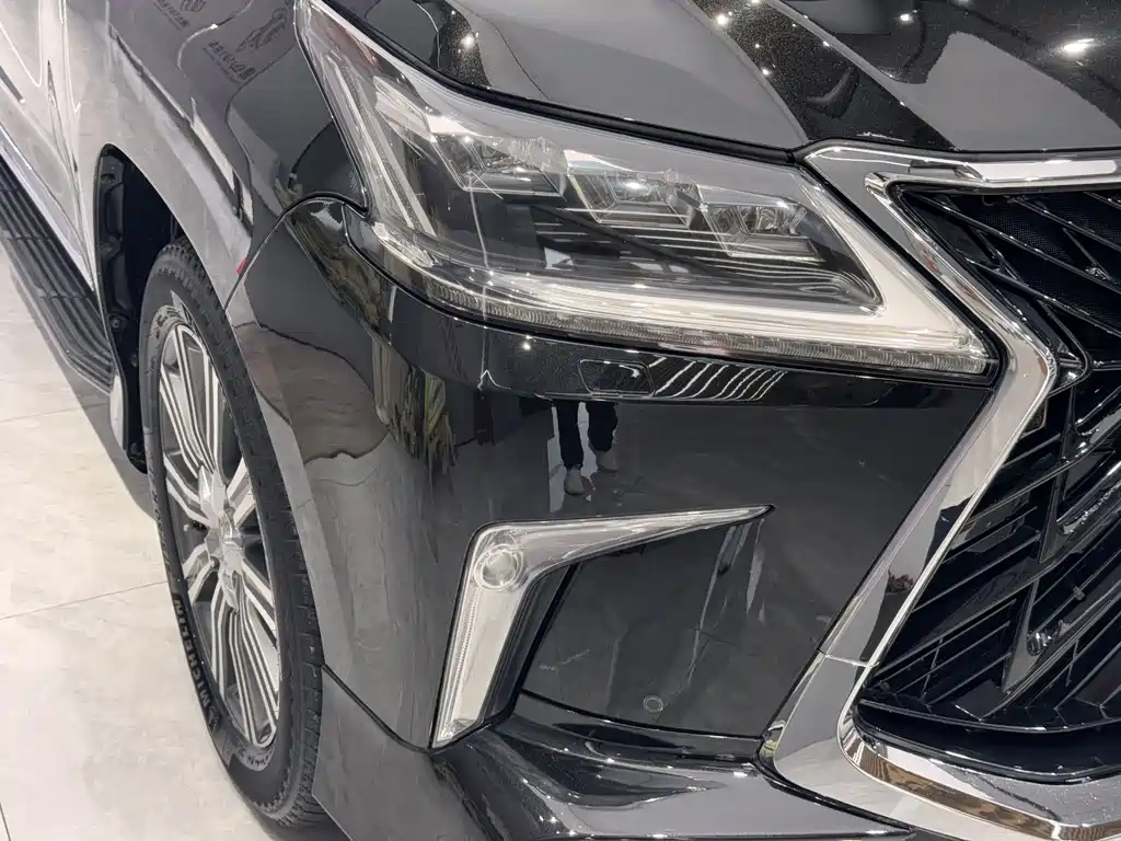 Lexus LX 570 Distinguished Luxury