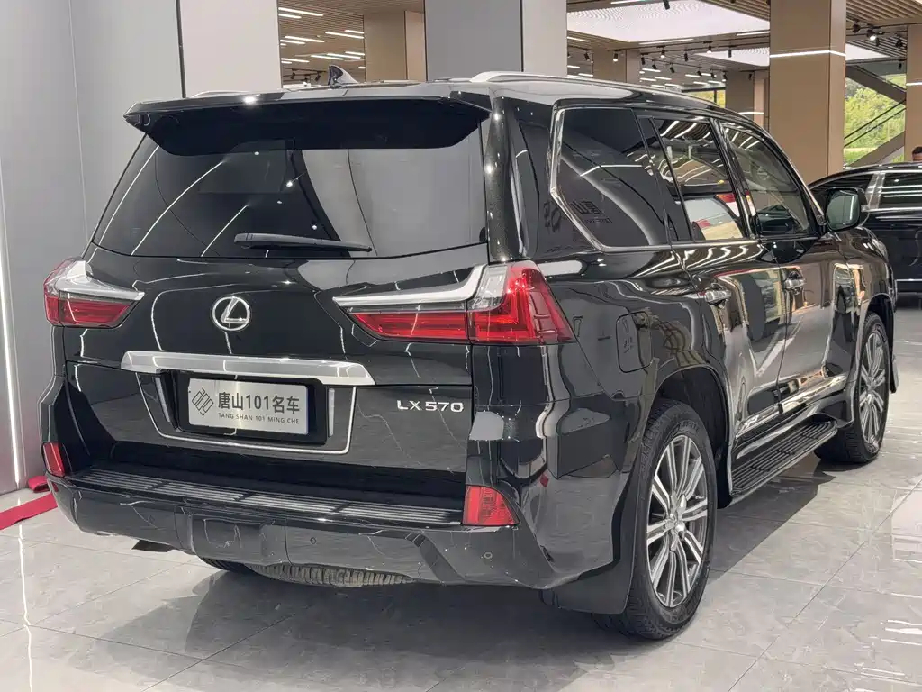 Lexus LX 570 Distinguished Luxury