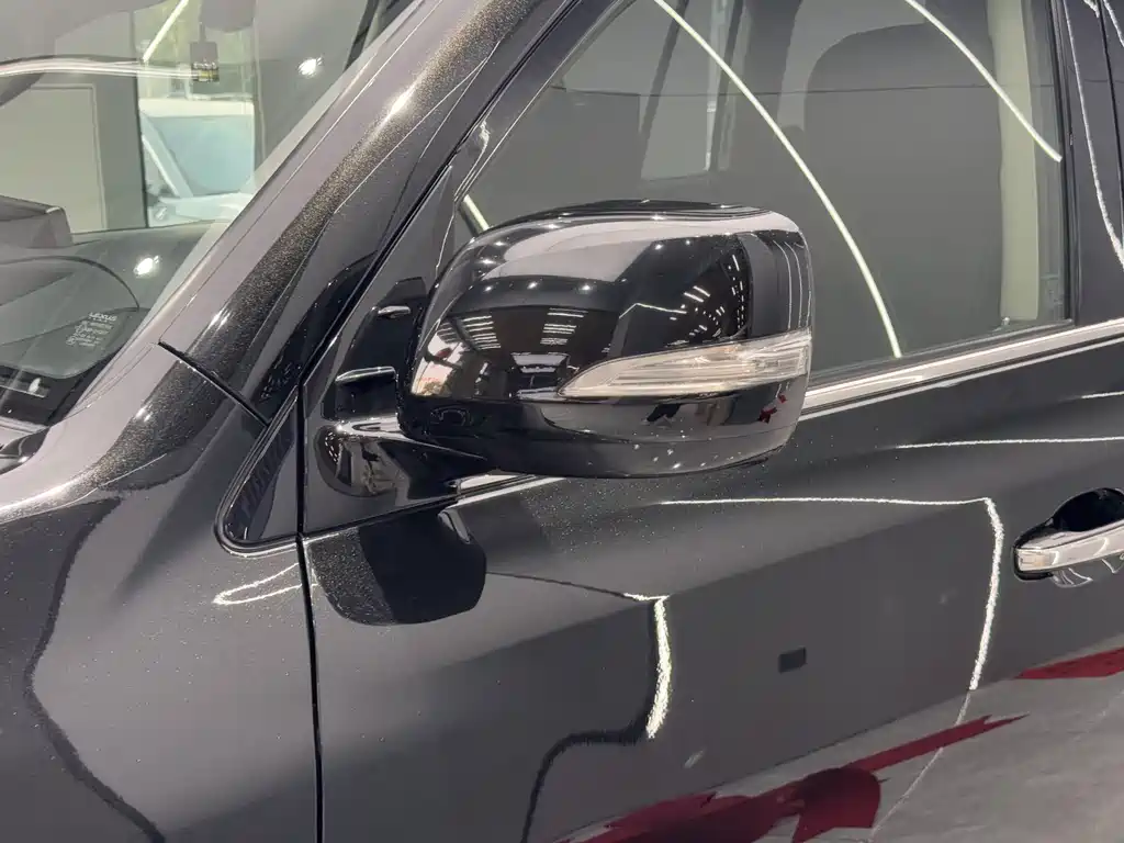 Lexus LX 570 Distinguished Luxury