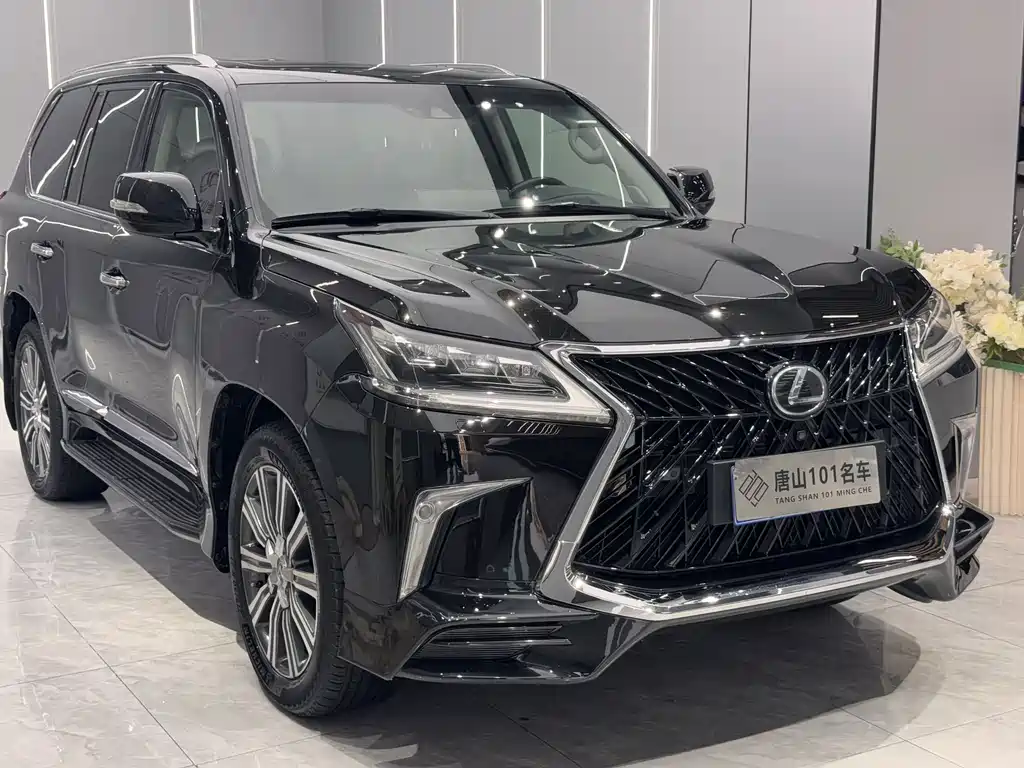Lexus LX 570 Distinguished Luxury
