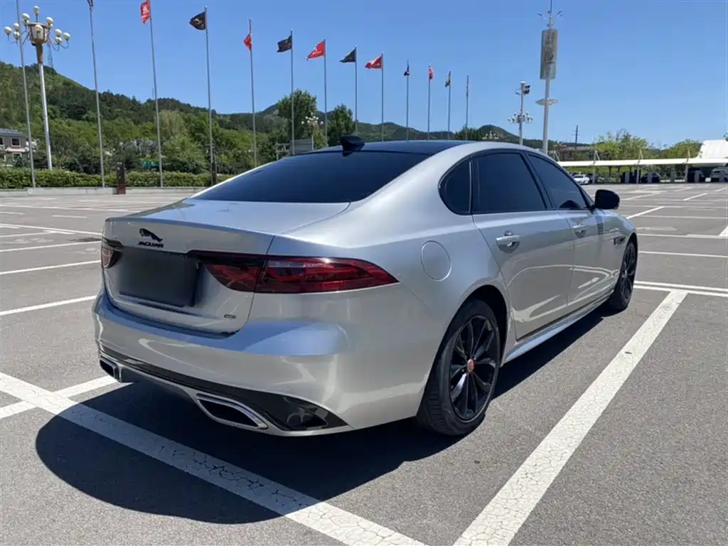 Jaguar XFL XFL 2.0 T P250 4 WD Black Shine Sport