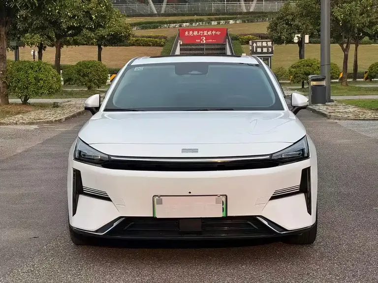 Geely Galaxy L6 125 km PLUS Dragon