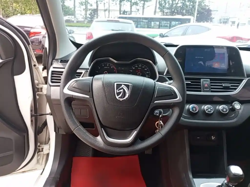 Baojun 310 宝骏310 2017款 1.5 L 手动时尚型
