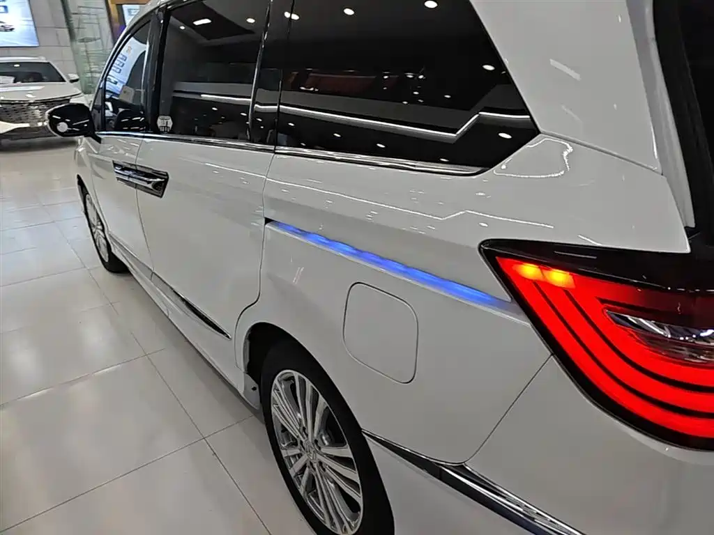 Elysion 2.4 L Style