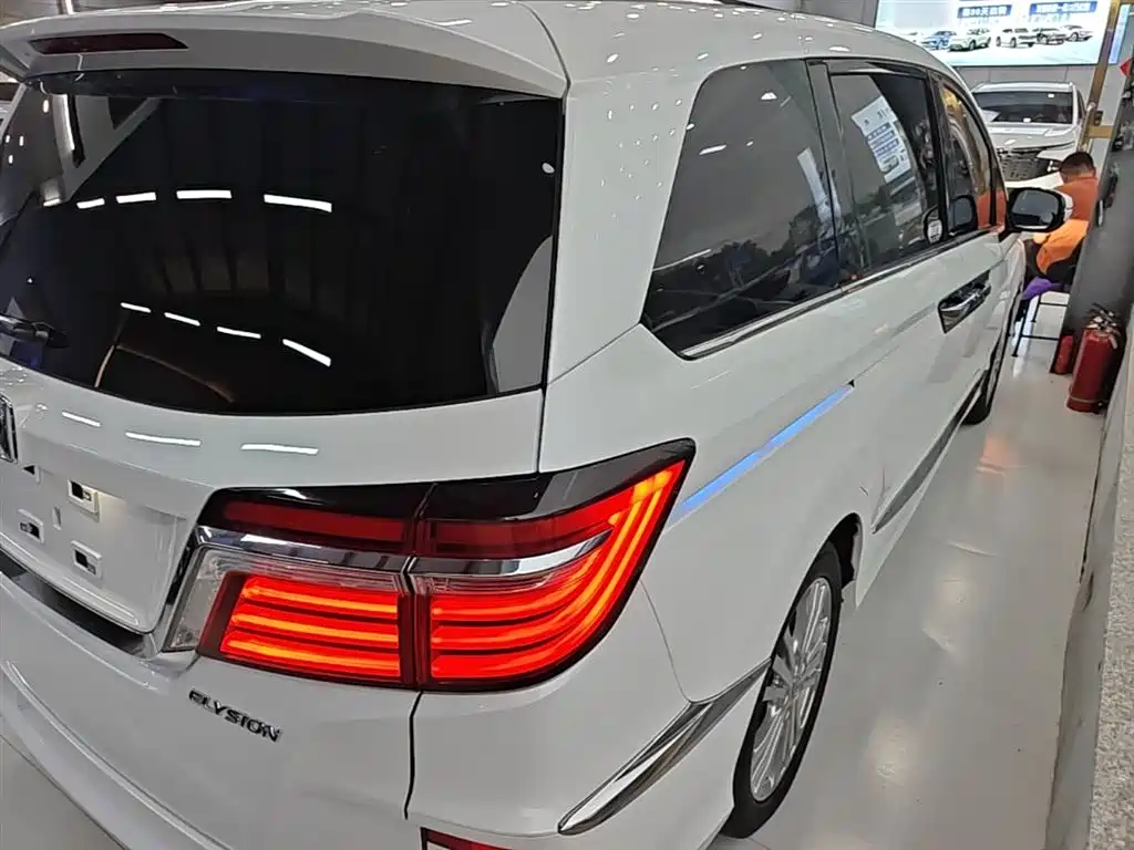 Elysion 2.4 L Style