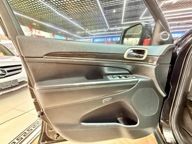 Jeep Grand Cherokee (Import) 3.0 L Comfort Enjoyment Navigation