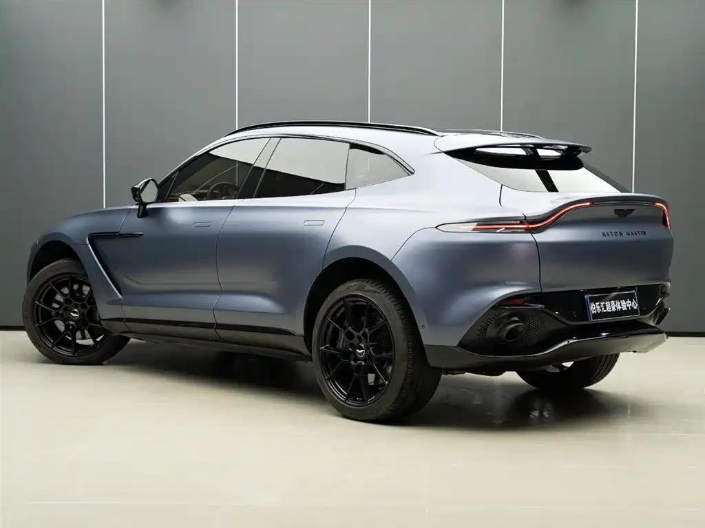 Aston Martin DBX 4.0 T V8