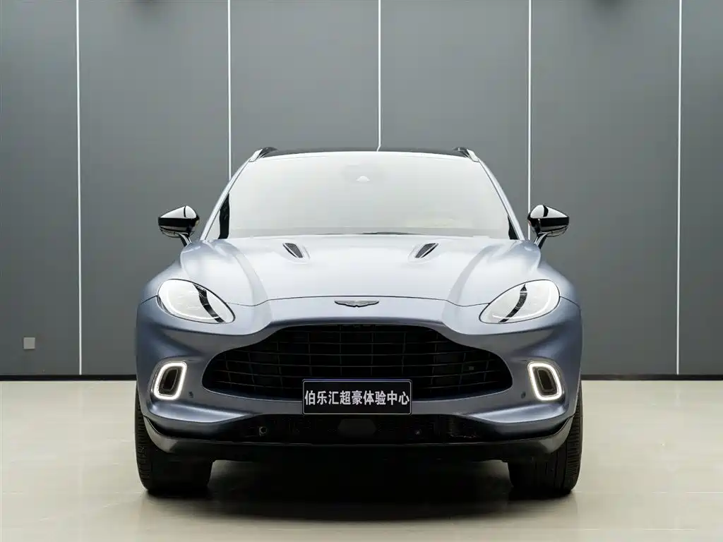 Aston Martin DBX 4.0 T V8