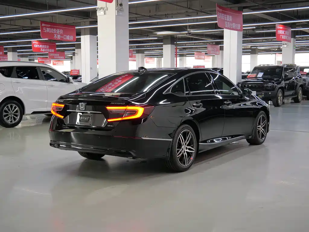 Accord Sharp· Hybrid 2.0 L Phantom Night · Sharp Smart