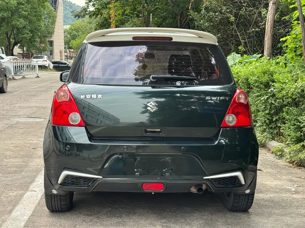 Swift 1.5 L Auto Fashion