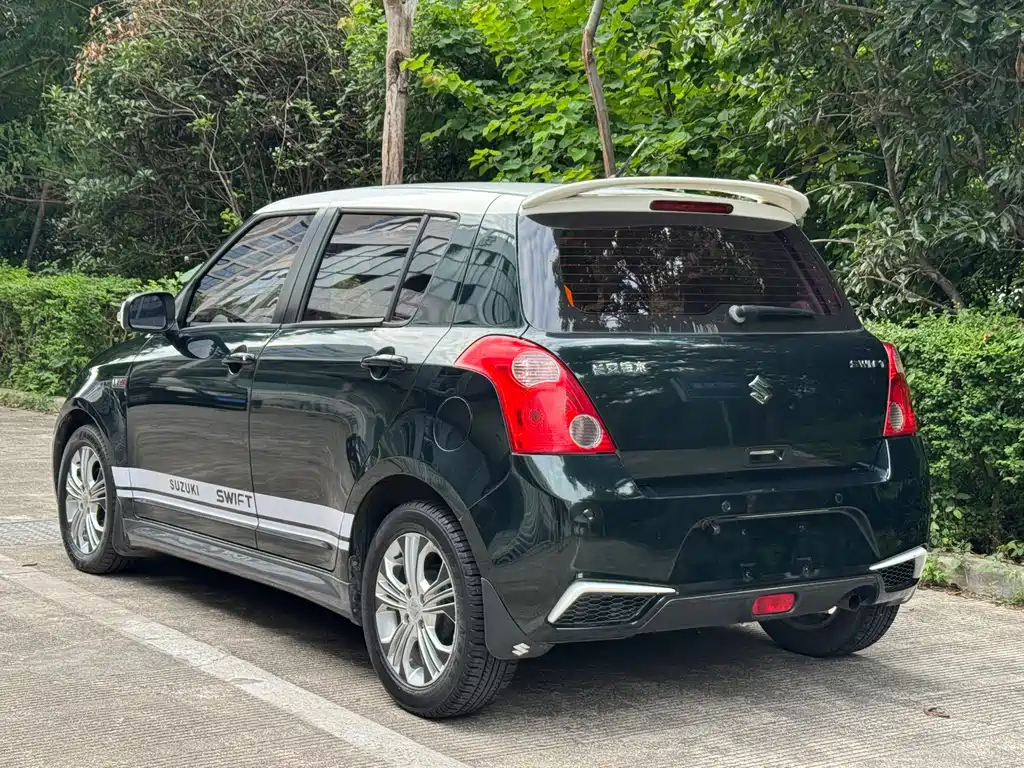 Swift 1.5 L Auto Fashion