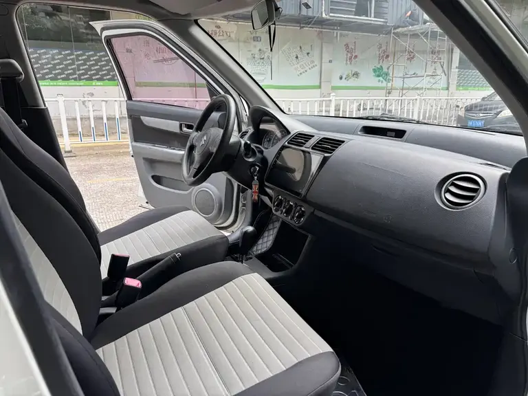 Suzuki Swift 1.5 L Auto Fashion