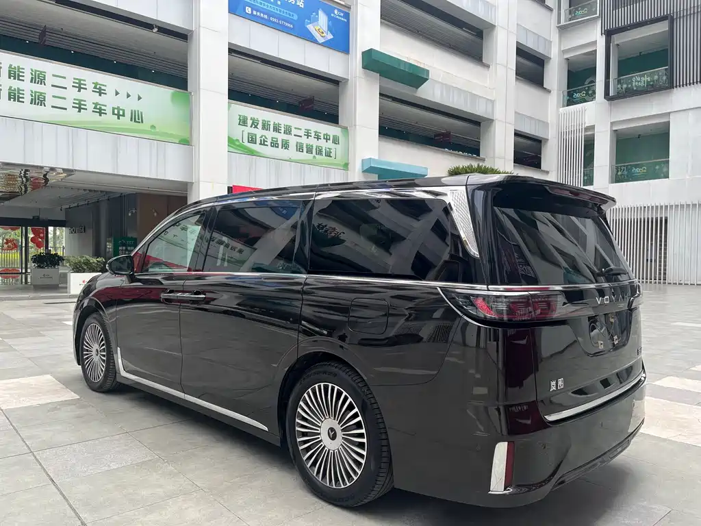 Voyah Dreamer PHEV 4 WD Flagship Kunpeng