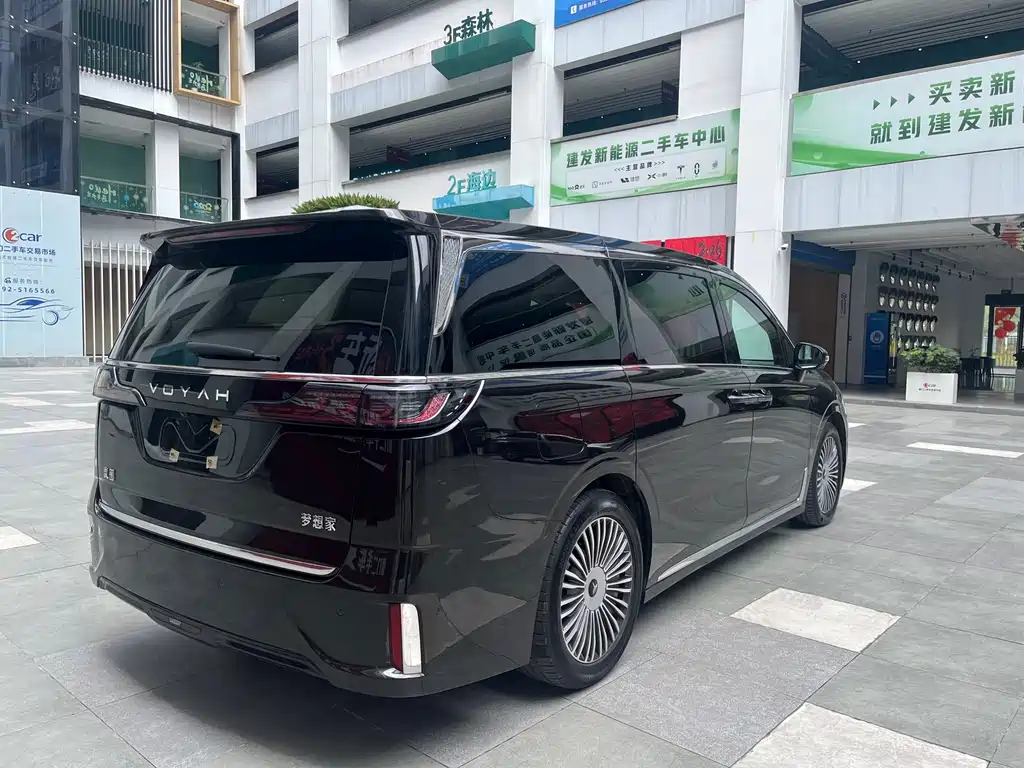 Voyah Dreamer PHEV 4 WD Flagship Kunpeng