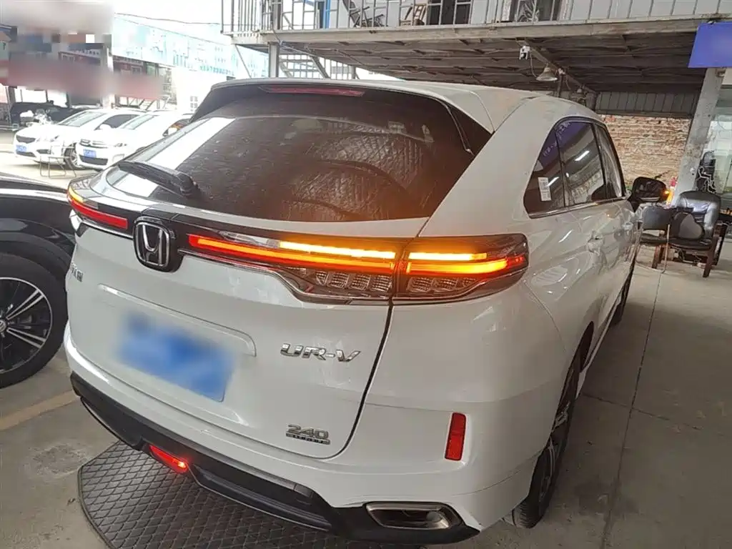 Honda UR-V 240 TURBO 2 WD Joyful