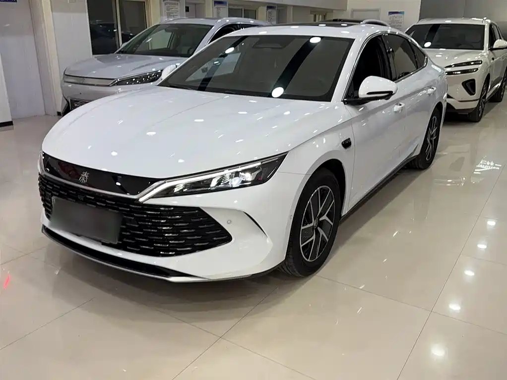 Qin L DM-i Smart Drive 120 KM Leading