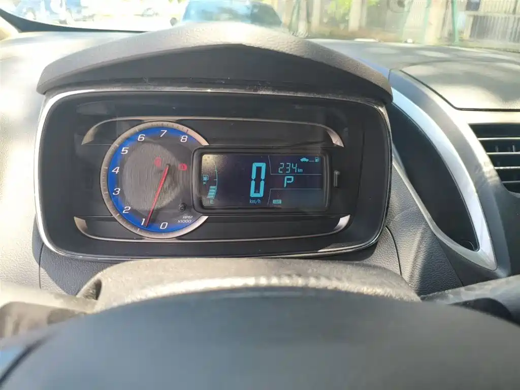 Tracker 1.4 T Auto 2 WD Luxury