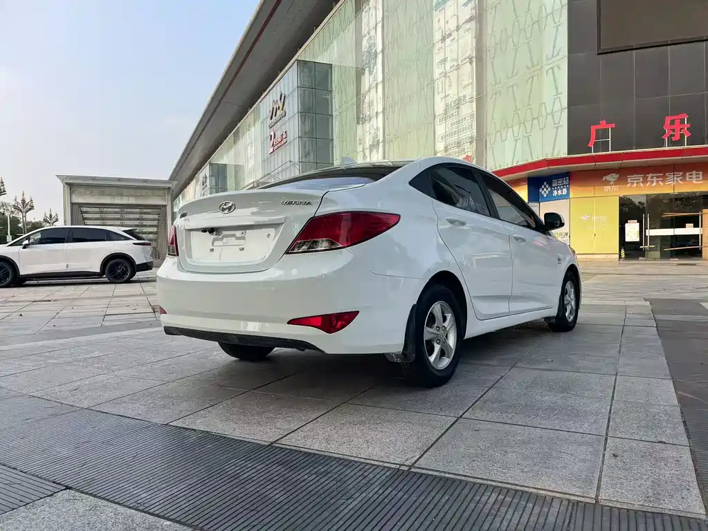 Accent 1.4 L Auto Intelligent GLS