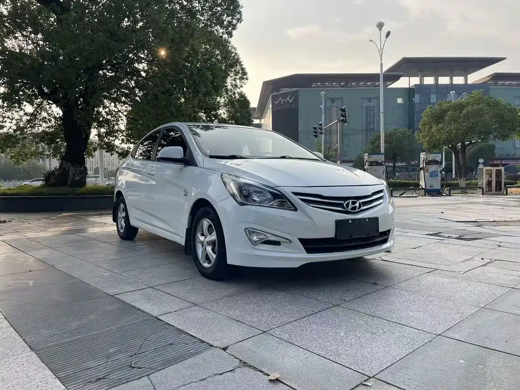 Accent 1.4 L Auto Intelligent GLS
