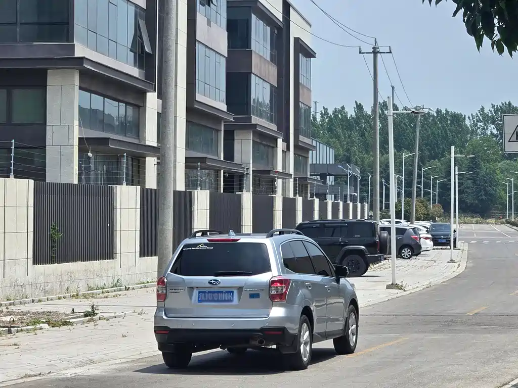 Forester 2.5 i Auto Luxury