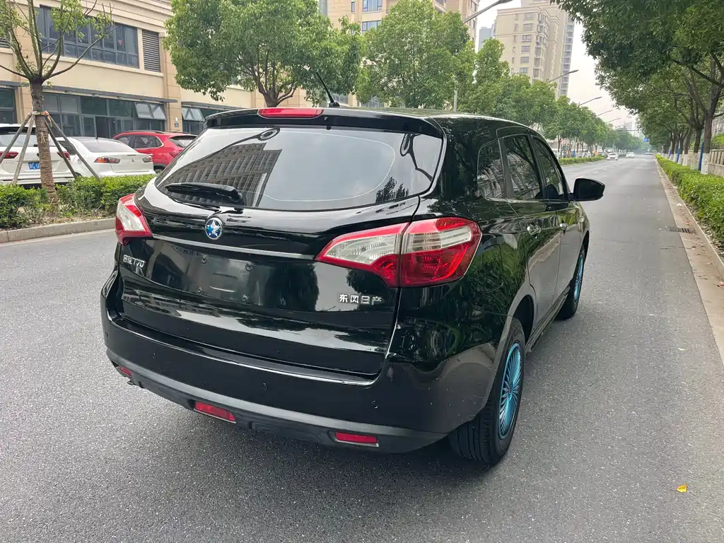 Venucia T70 1.6 L Manual Wise Travel