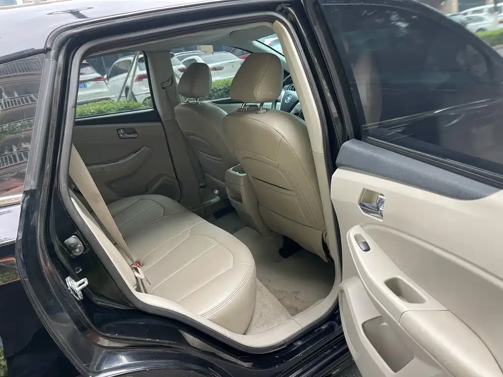 Venucia T70 1.6 L Manual Wise Travel
