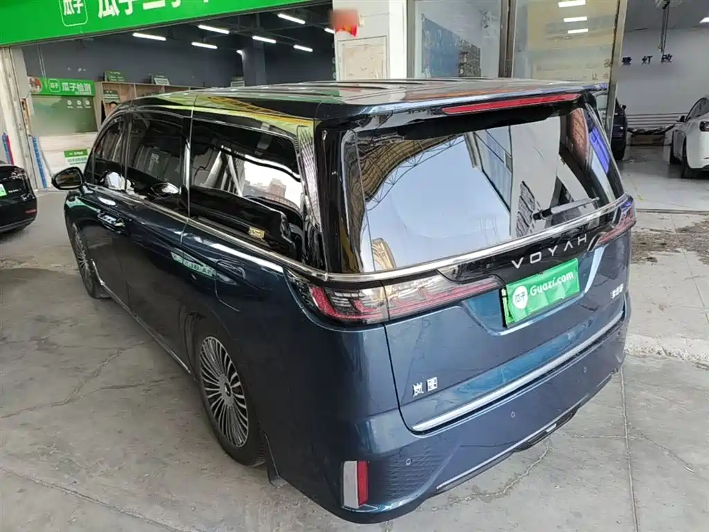 Voyah Dreamer PHEV 4 WD Flagship Kunpeng