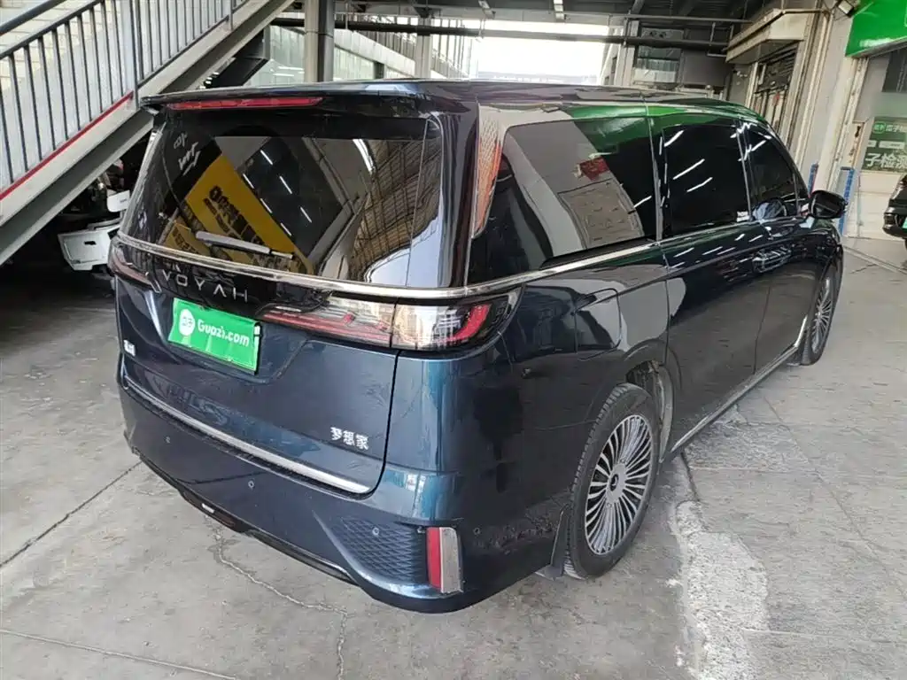 Voyah Dreamer PHEV 4 WD Flagship Kunpeng