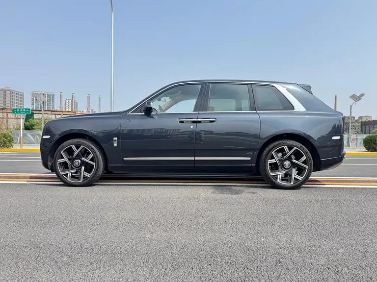 Rolls-Royce Cullinan 4-seat