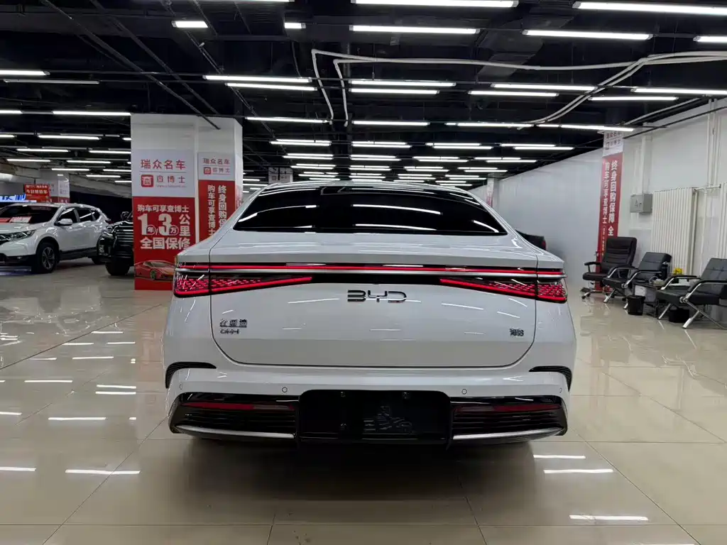 Seal DM-i 1.5 L 121 km Distinguished