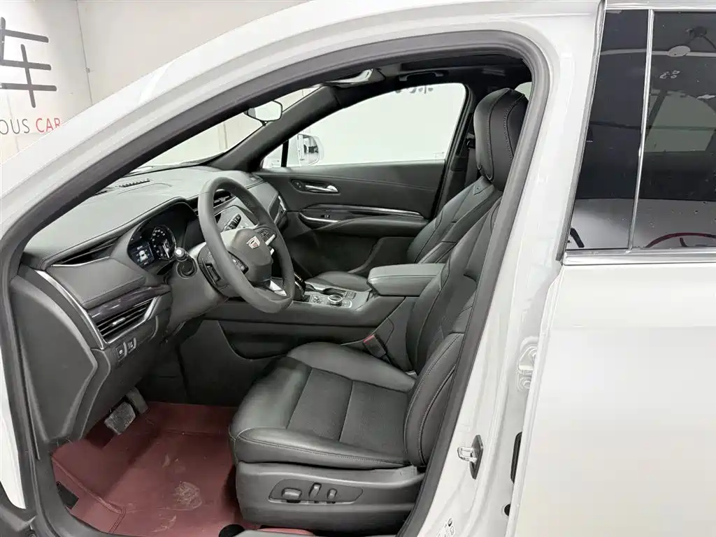 Cadillac XT4 28 T 2 WD Tech