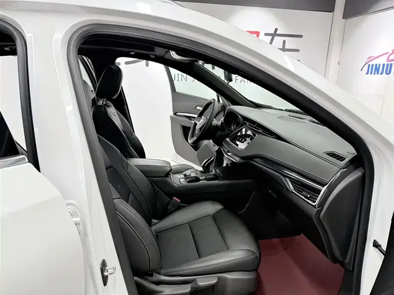 Cadillac XT4 28 T 2 WD Tech