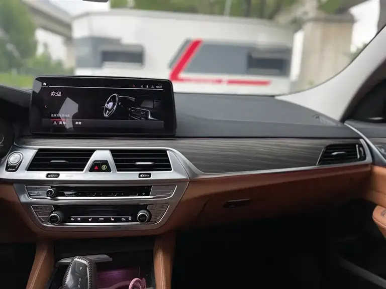 BMW 6 Series GT 630 i Luxury Design Package